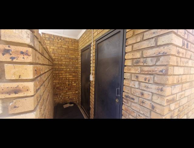 20,000M² SHOWROOM TO LET IN WEST RAND AH